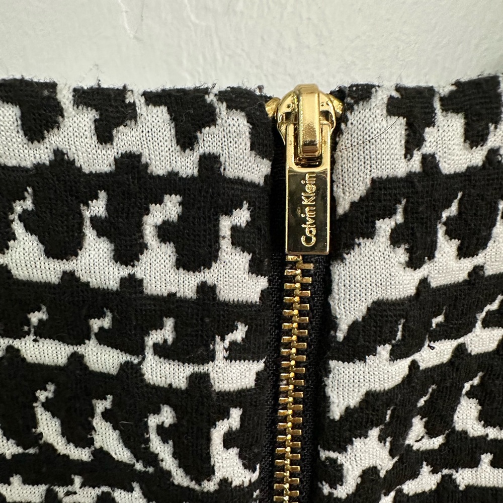Calvin Klein. Size 6. Black and white. Knee length - Picture 5 of 6